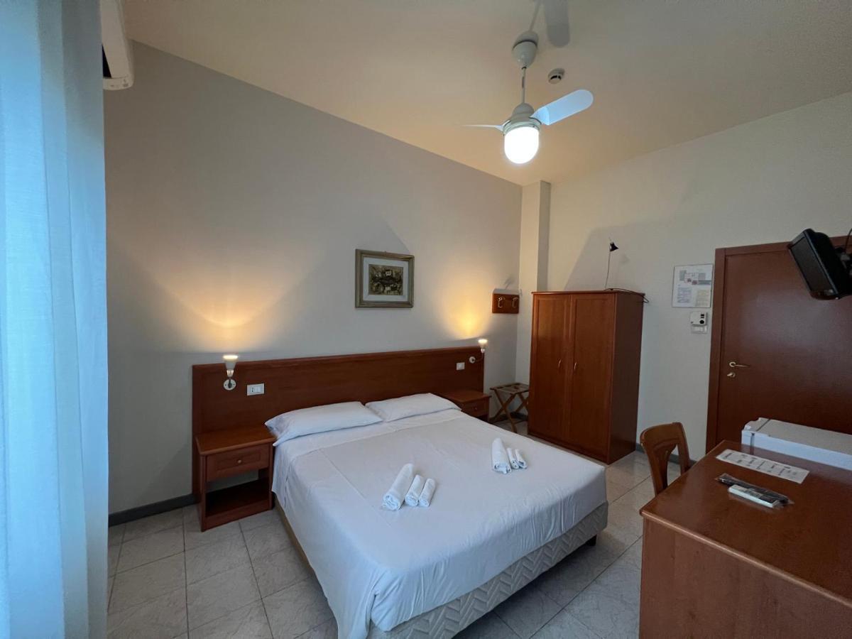 Hotel Adriatico Borgo Fosso Ghiaia Exterior photo