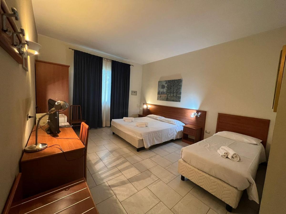 Hotel Adriatico Borgo Fosso Ghiaia Exterior photo
